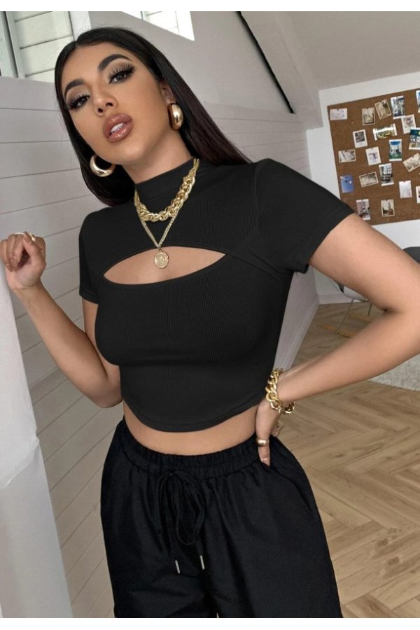 Kadın Siyah Göğüs Dekolteli Yarım Kollu Cut Out Crop Top Bluz