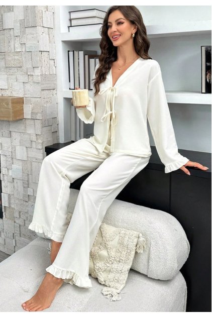 Kadın Beyaz Önden Bağlamalı Kolu ve Paçası Fırfır Detaylı Uzun Kollu Pijama Takımı