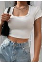 Kadın Beyaz Yarım Kol Düz Yaka Crop Top Bluz