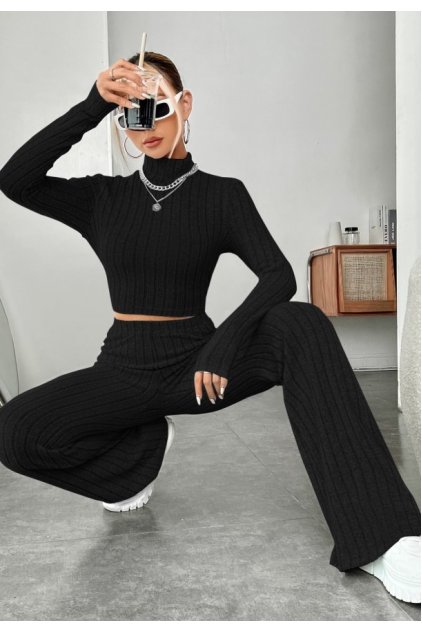 Kadın Siyah Boğazlı Crop Top ve Yüksek Bel Eşofman Takımı Spor Şık Kombin