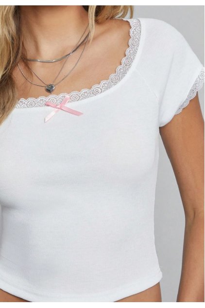 Kadın Beyaz Göğsü ve Kolları Dantelli Fiyonklu Kısa Kol Crop Top Bluz
