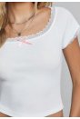 Kadın Beyaz Göğsü ve Kolları Dantelli Fiyonklu Kısa Kol Crop Top Bluz