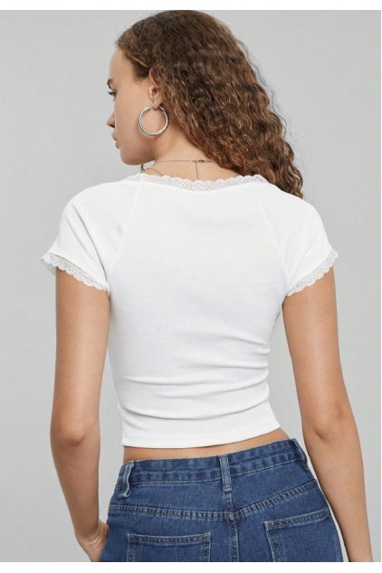 Kadın Beyaz Göğsü ve Kolları Dantelli Fiyonklu Kısa Kol Crop Top Bluz