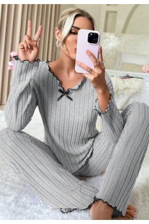 Kadın Gri Çizgili Uzun Kollu Fiyonk Detaylı Pijama Takımı Rahat Mevsimlik
