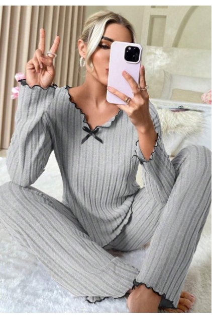 Kadın Gri Çizgili Uzun Kollu Fiyonk Detaylı Pijama Takımı Rahat Mevsimlik