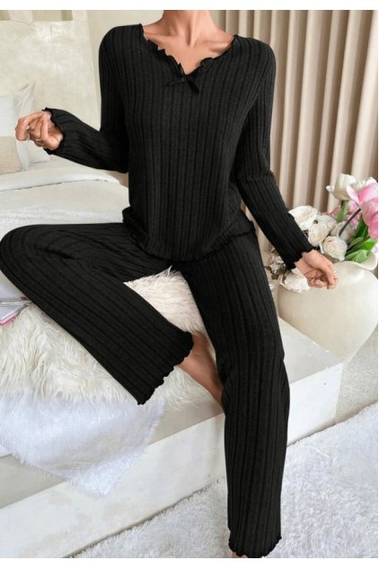 Kadın Siyah Uzun Kollu Fiyonklu Yuvarlak Yaka Mevsimlik Pijama Takımı