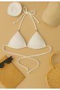 Kadın Beyaz Pedli Üçgen Bikini Üstü Halter Bağlamalı Aksesuarlı