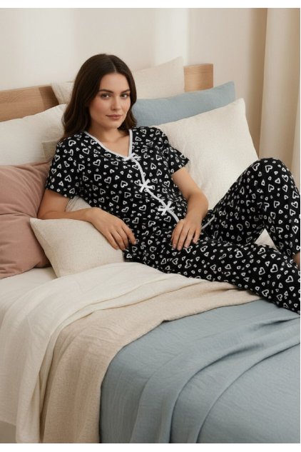 Kadın Siyah Kalp Desenli Fiyonklu Kısa Kollu Uzun Pijama Takımı