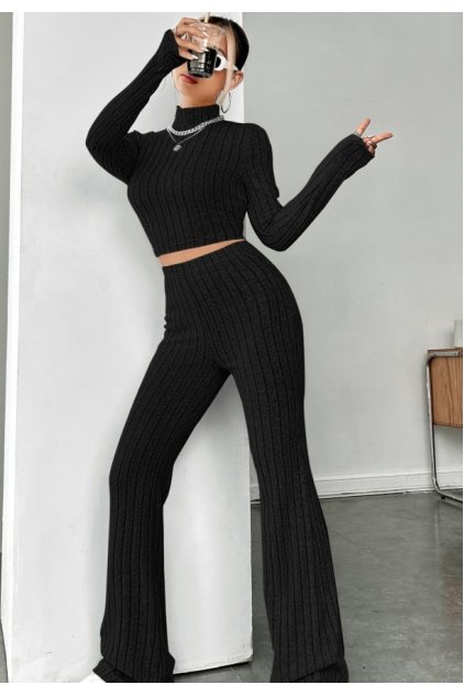 Kadın Siyah Boğazlı Crop Top ve Yüksek Bel Eşofman Takımı Spor Şık Kombin