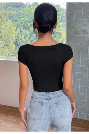 Kadın Siyah Kare Yaka Yarım Kol Göğüs Dekolteli Crop Top Bluz