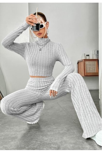 Kadın Gri Çizgili Boğazlı Crop Top ve Yüksek Bel Pantolon Takım