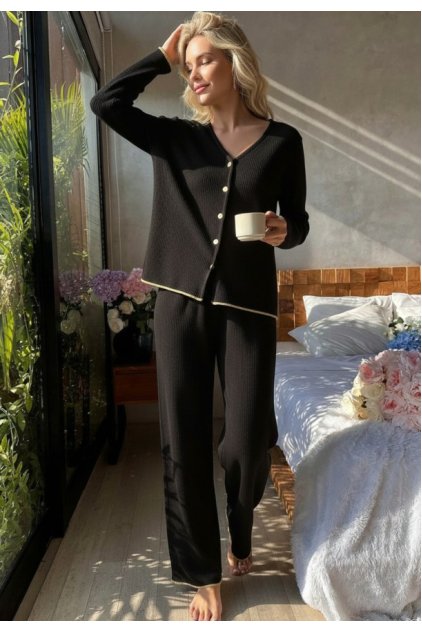 Premium Kadın Fitilli Pijama Takımı – Siyah Gold Biye Detaylı, Yumuşak Dokulu Ev Şıklığı