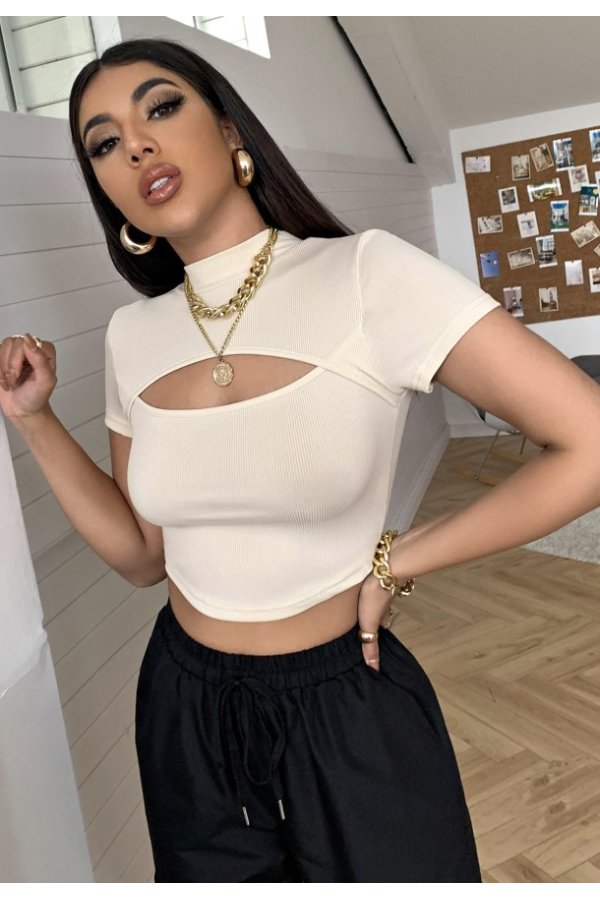 Kadın Ekru Göğüs Dekolteli Yarım Kollu Cut Out Crop Top Bluz